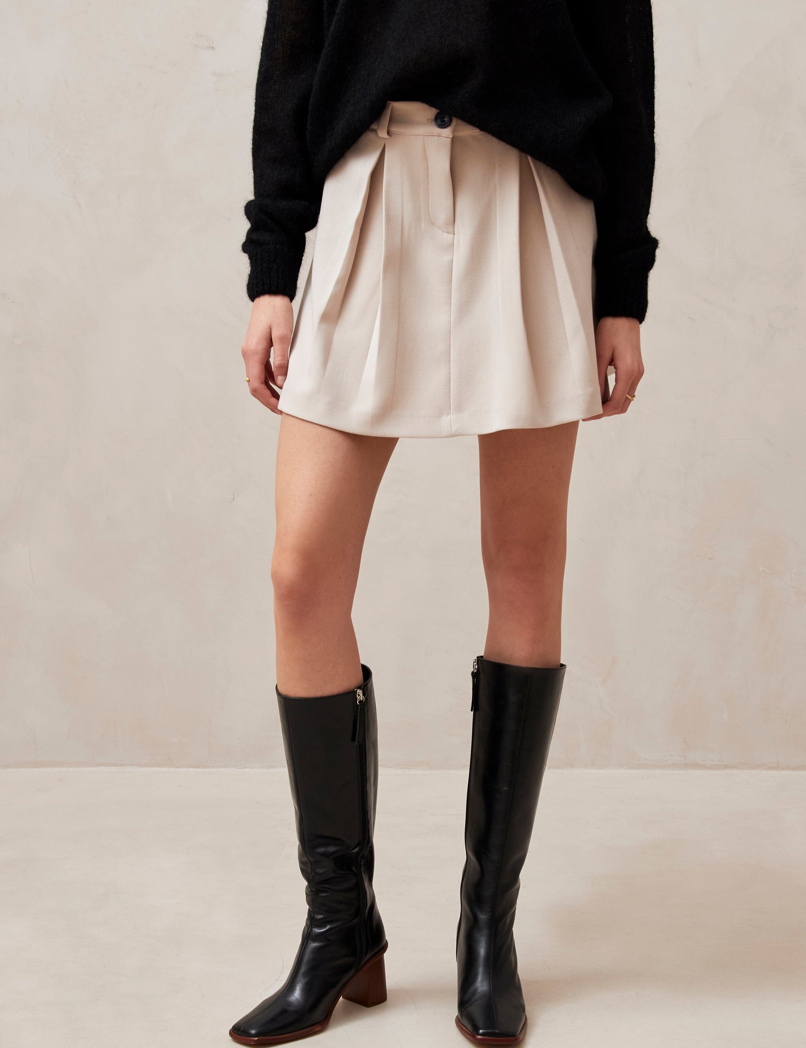carline-beige-skirt-skirts-alohas-330231_3000x_aab562e6-3acf-4613-89f0-1038042087d8.jpg