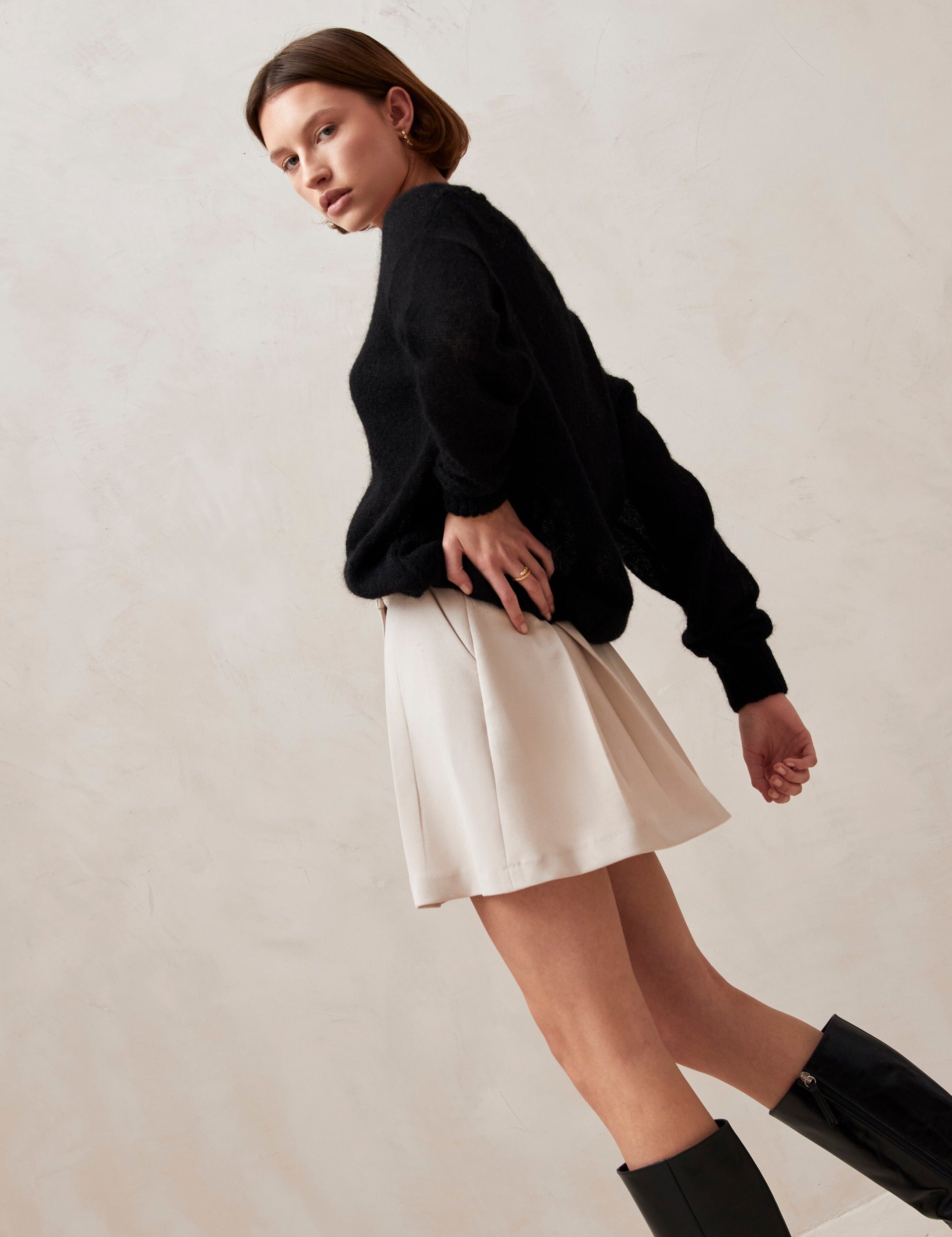 carline-beige-skirt-skirts-alohas-738454_3000x_cb982c90-d7a4-487c-a752-96543d772703.jpg