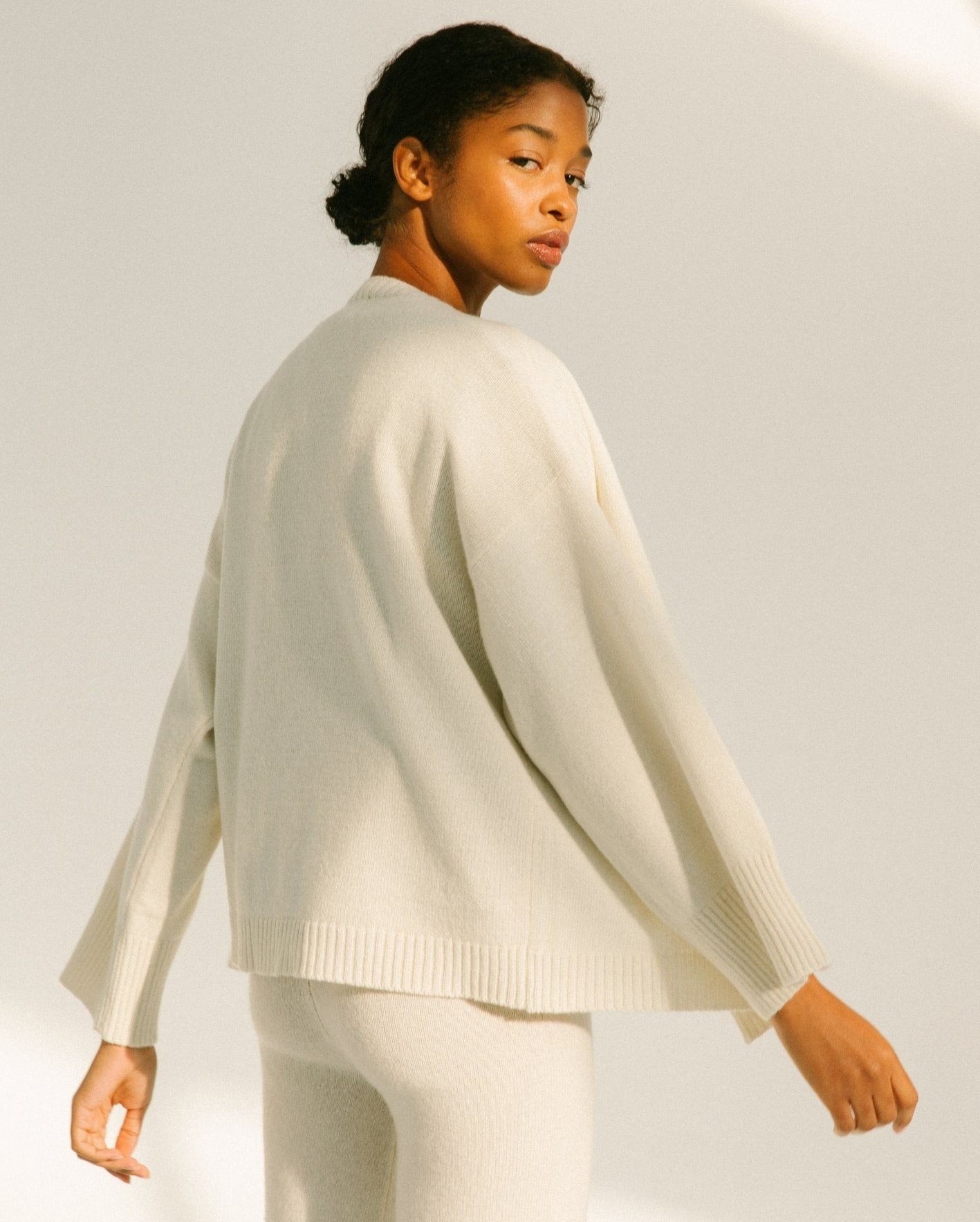 expresso-cardigan-ivory-cardigans-alohas-383877_4eeae779-8f29-429d-ae47-cbc7250c2d31.jpg