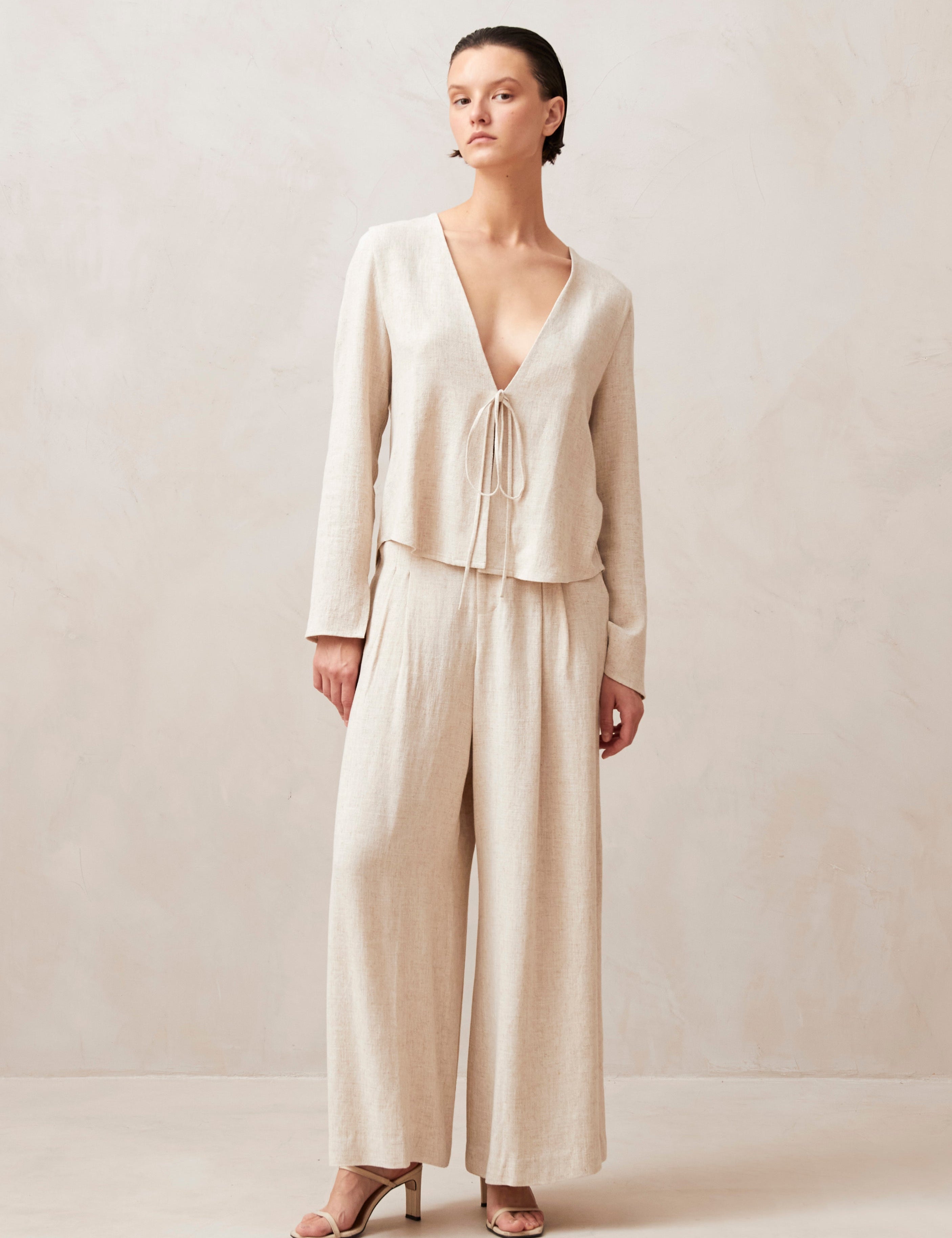 lumi-natural-pants-pants-alohas-359370_3000x_f74061b4-3f82-489e-9a33-e7853e647806.jpg