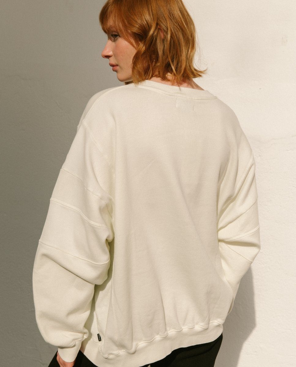 lungo-sweatshirt-ivory-tops-alohas-229784_d1c72dec-ab18-4d2e-a39c-1c5ebd018c16.jpg