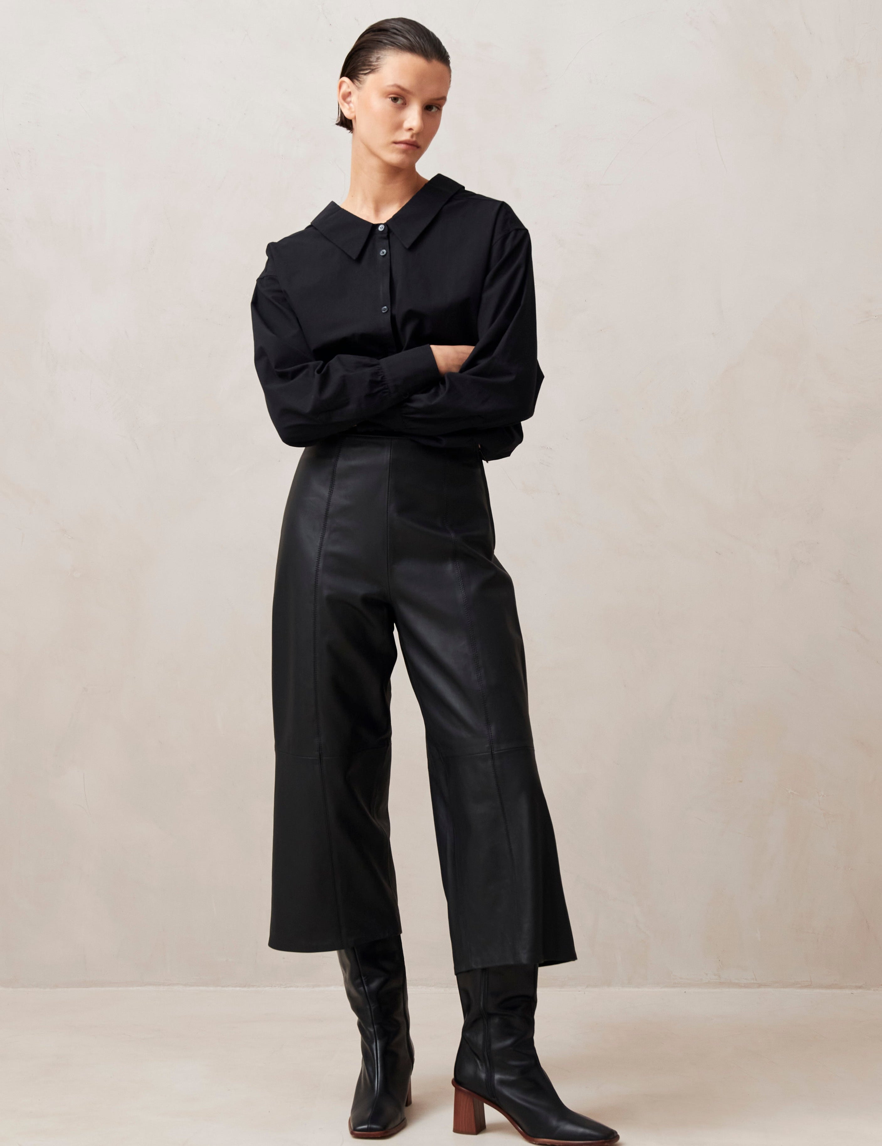 montpellier-black-leather-pants-pants-alohas-537134_3000x_3f2586ee-b44f-49a3-8c85-c70cfbe684bc.jpg