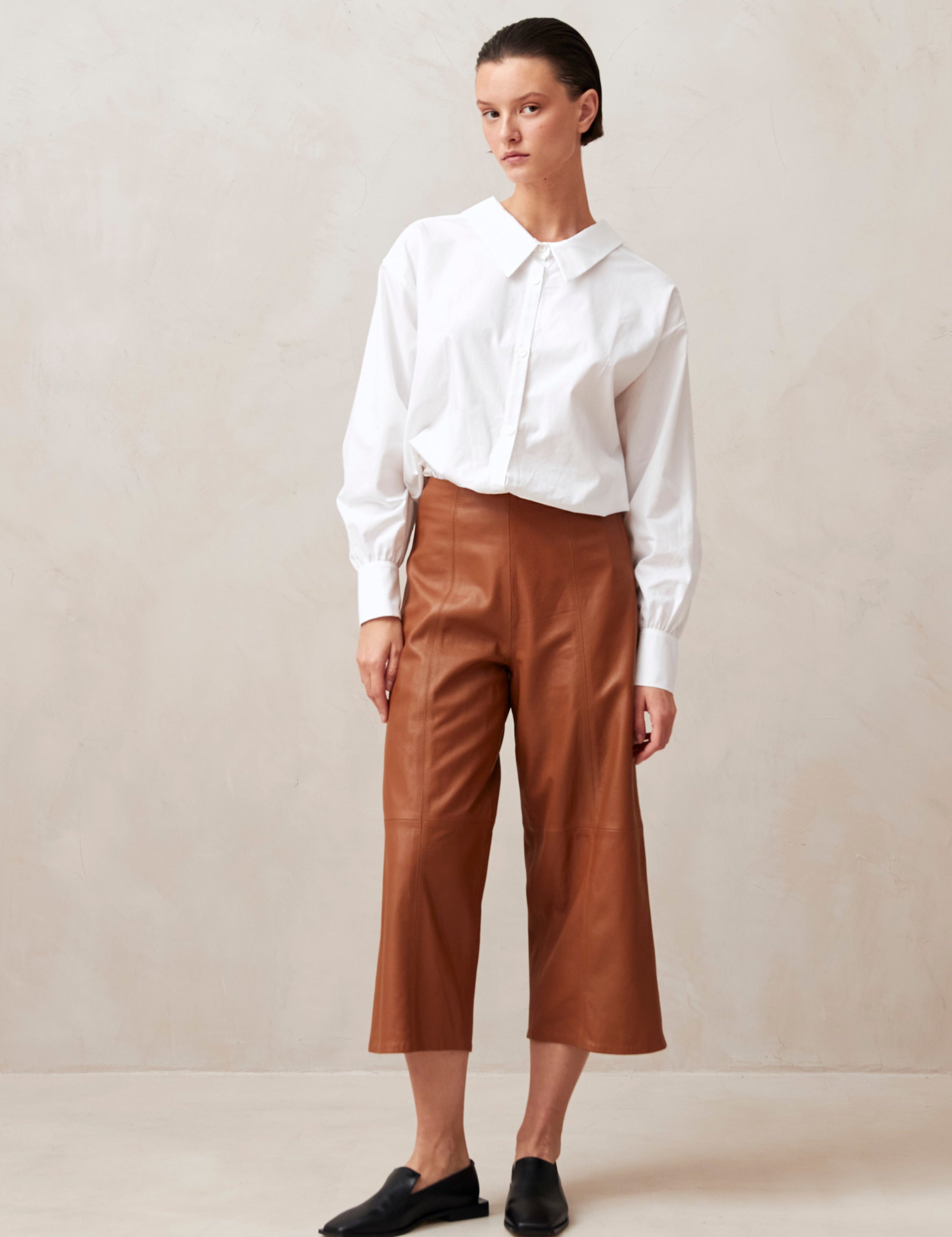 montpellier-camel-leather-pants-pants-alohas-661878_3000x_bb4ae076-57b3-456f-acfe-cacb7318587e.jpg