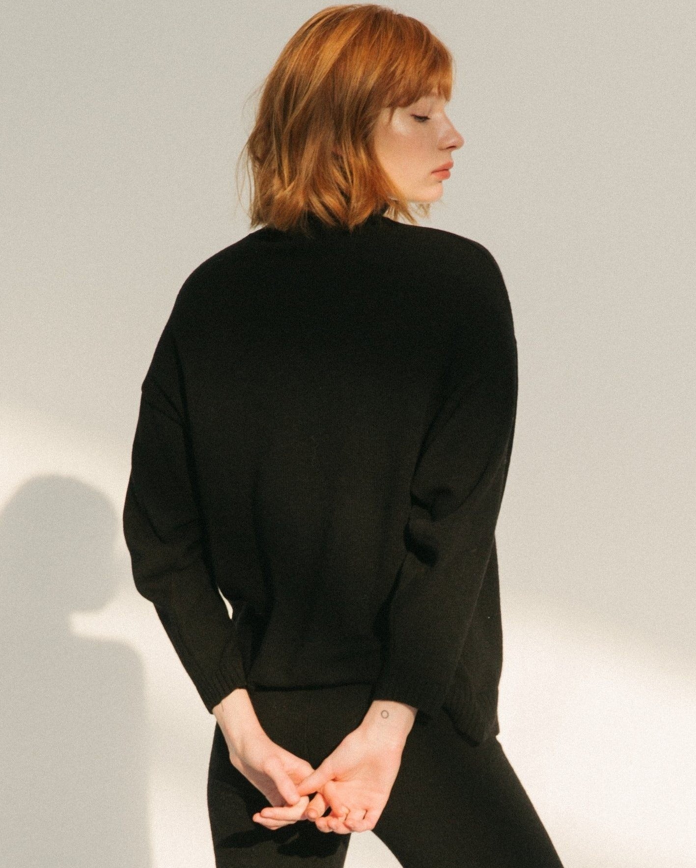 passenger-top-black-tops-alohas-727568.jpg