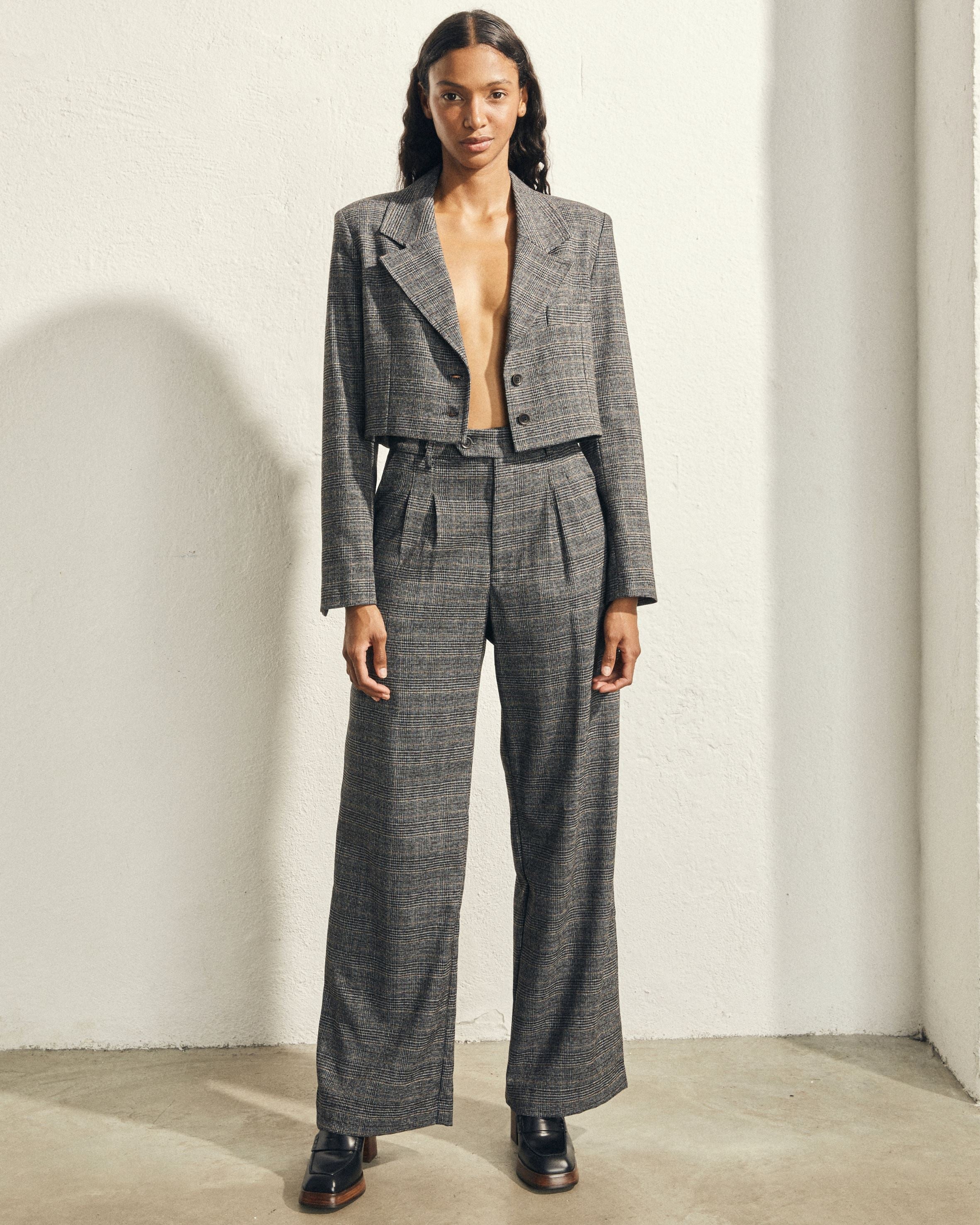 protagonist-pants-checks-print-pants-alohas-484792_71fdde38-2d96-4d70-9201-525a1d366ba2.jpg