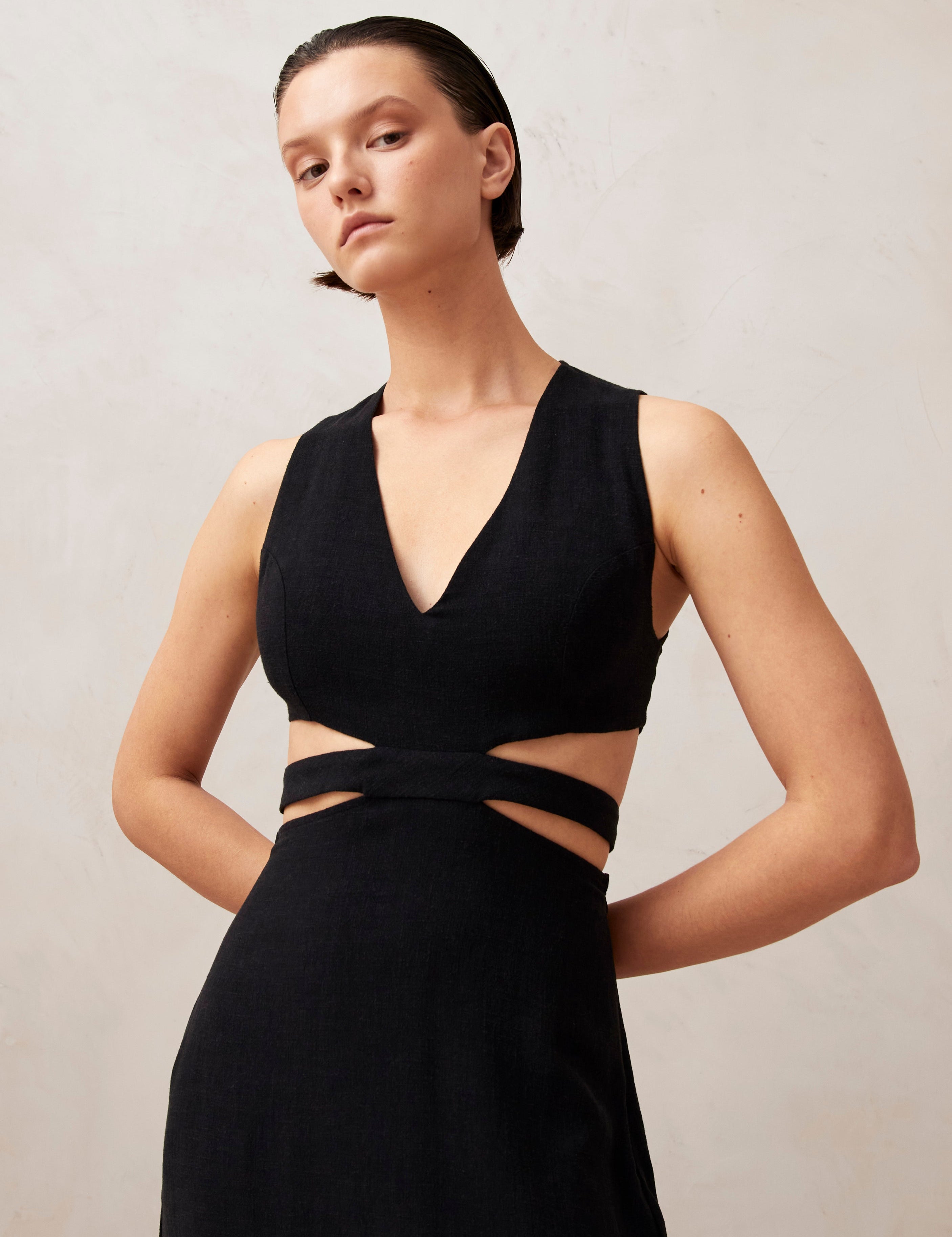 romi-black-midi-dress-midi-alohas-684988_3000x_ad30d8a1-ebec-4dc7-879f-b460f0a8c048.jpg