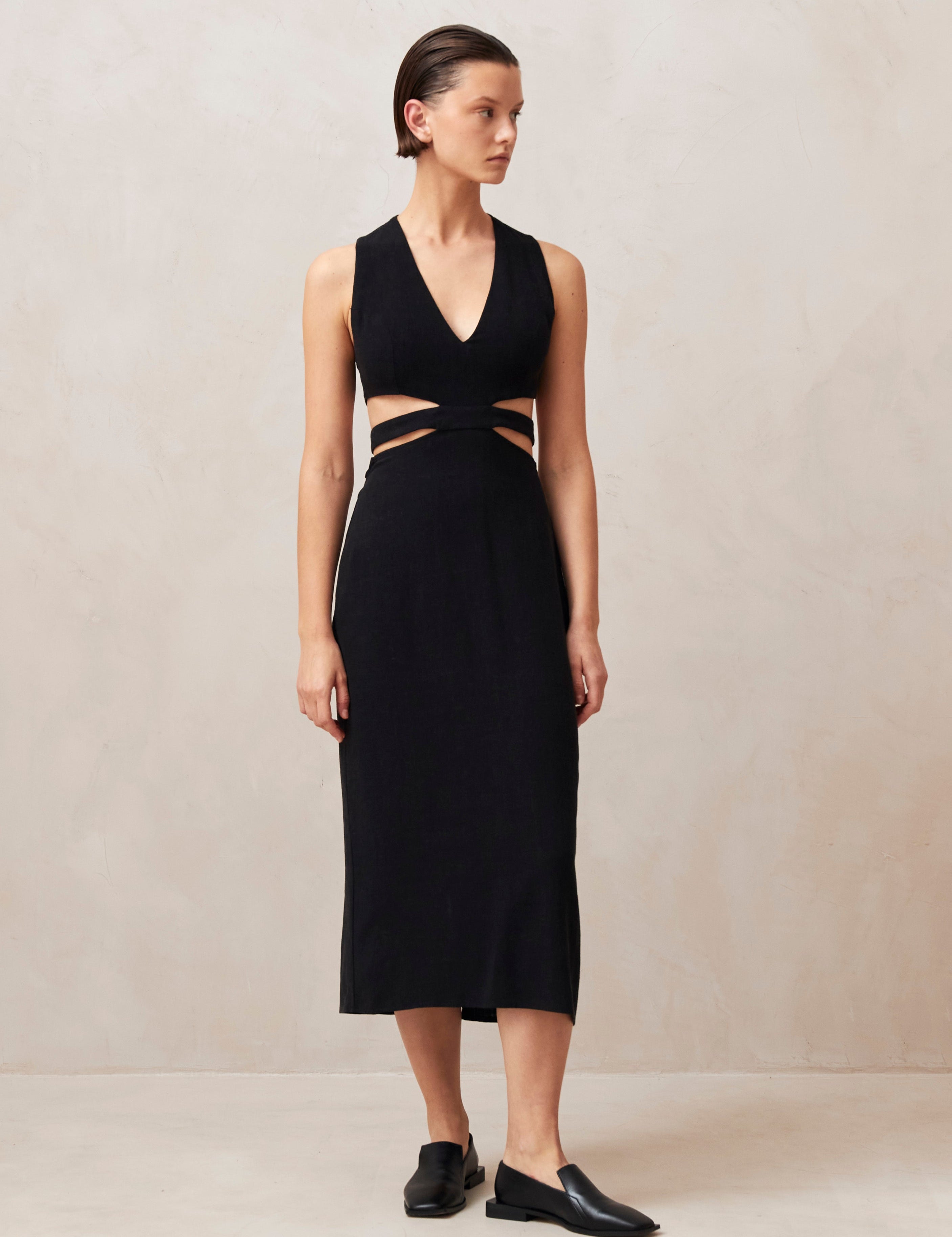 romi-black-midi-dress-midi-alohas-952063_3000x_887ea9db-31bb-4434-aa69-51e655ae561d.jpg
