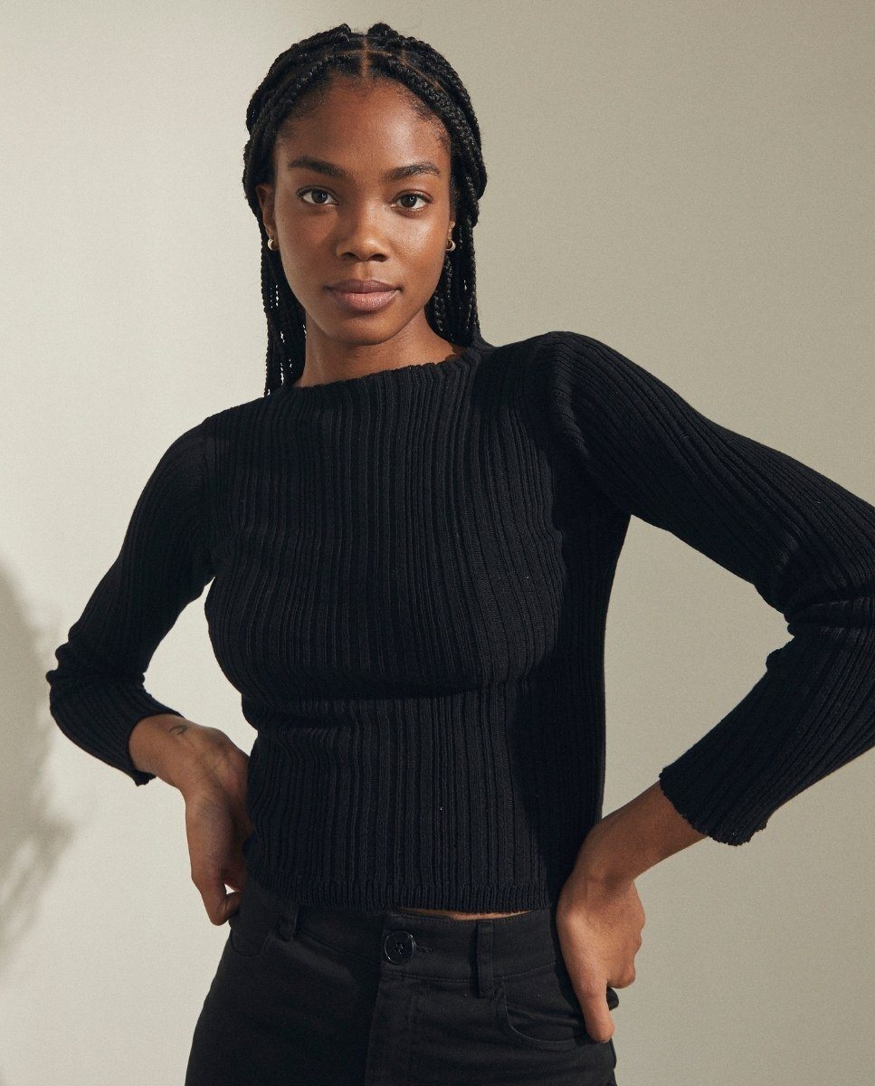 tabloid-top-black-tops-alohas-145753.jpg