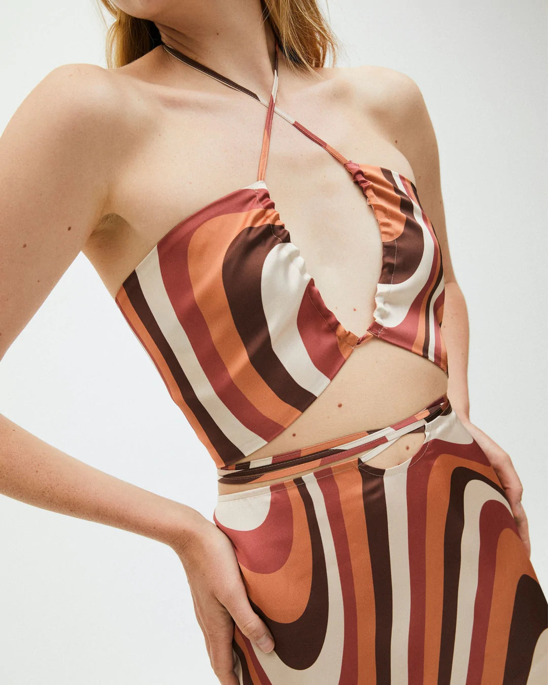 twirl-top-kaleidoscope-red-tops-alohas-385705_1080x_d18ceef8-1c4c-4059-9717-bef09eb75d7d.webp